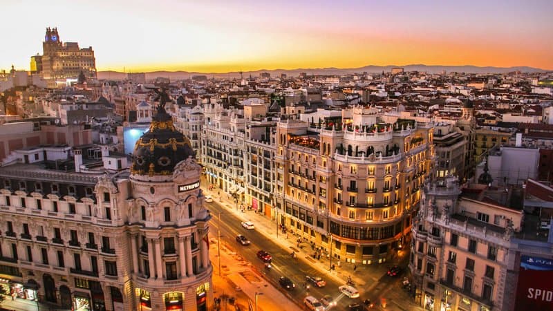 Madrid Espanha arquitetura clássica ao entardecer