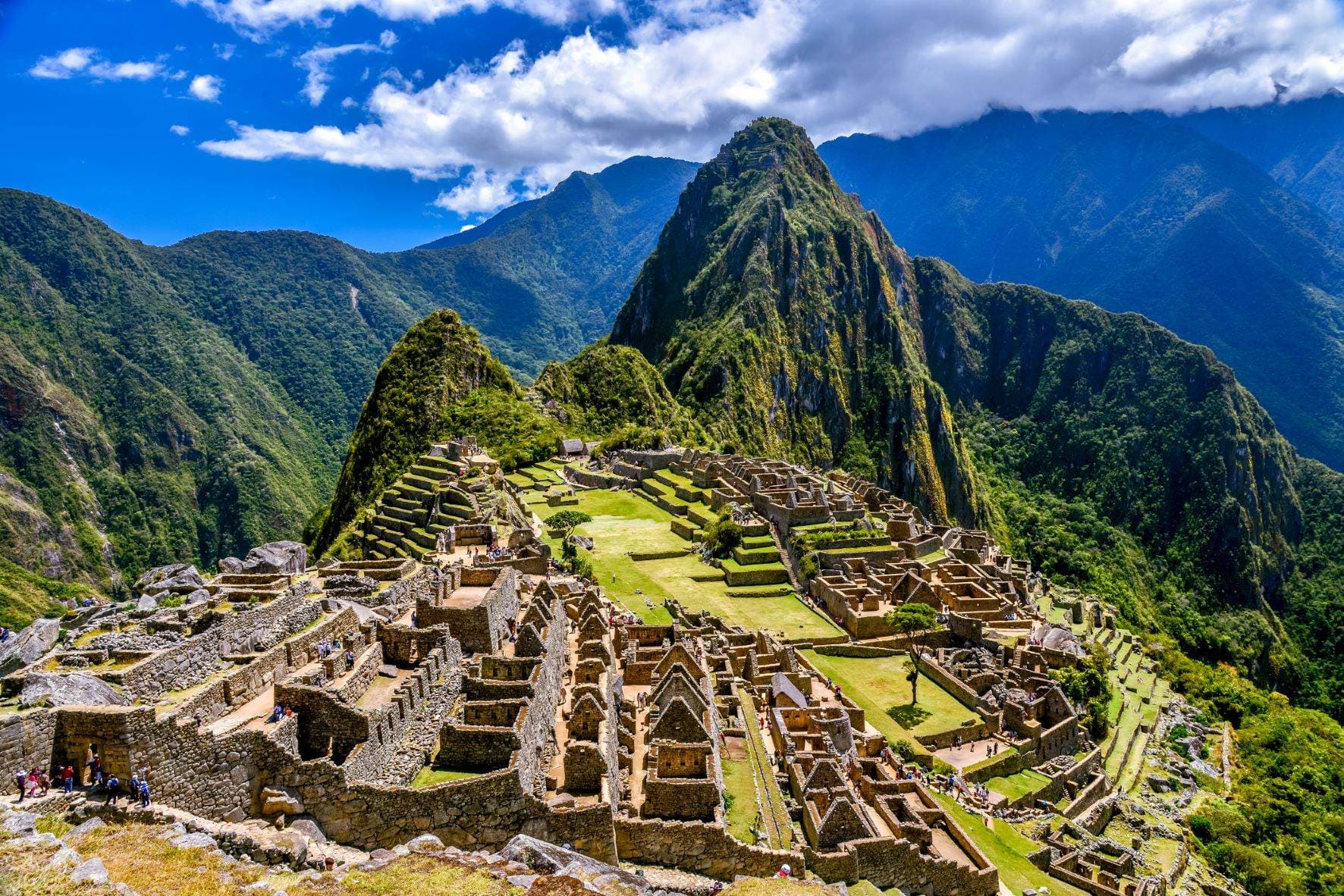 Vista de Machu Picchu, a cidade inca nas montanhas dos Andes peruanos